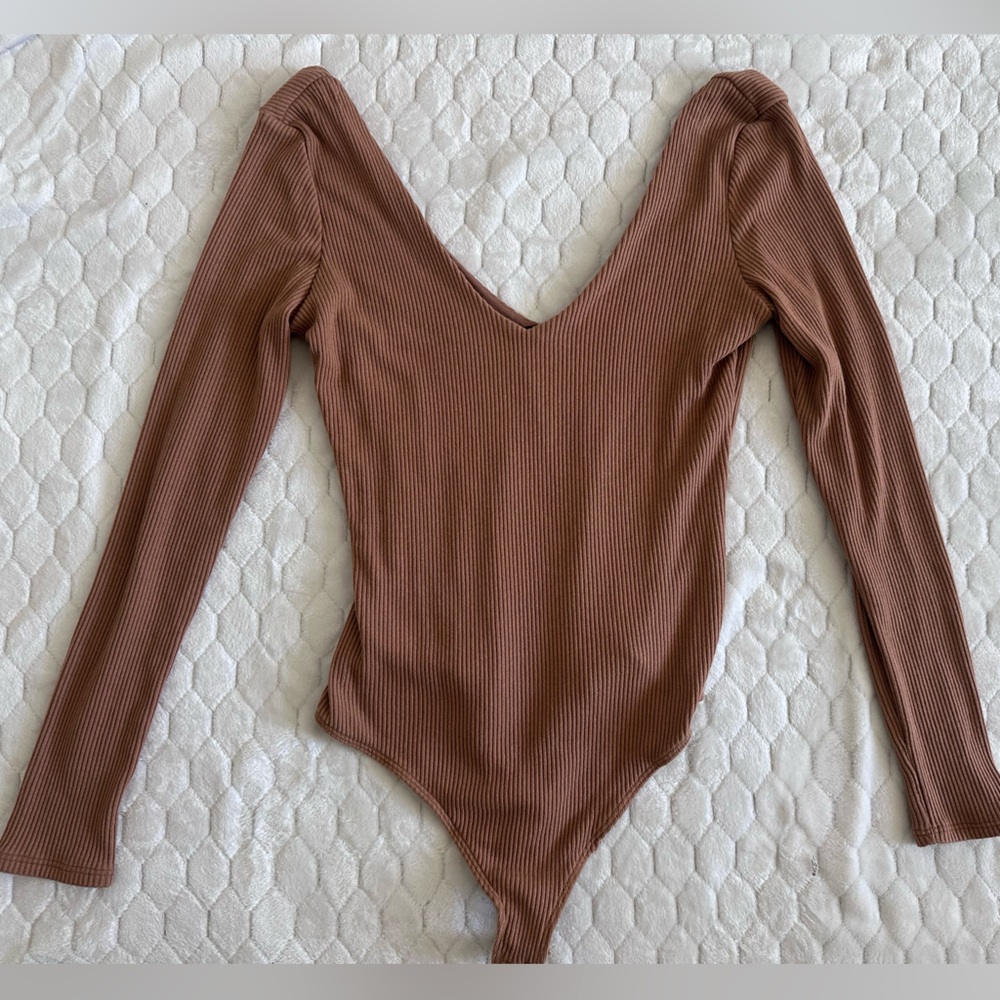 Lulus Ribbed V-Neck Long Sleeve Bodysuit in Light Brown